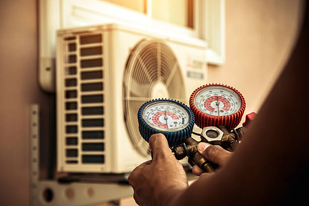 Professional Hvac technician working in Glen Oaks, NY